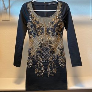 It is still a nice dress .it’s in good condition it has very good fabric.!